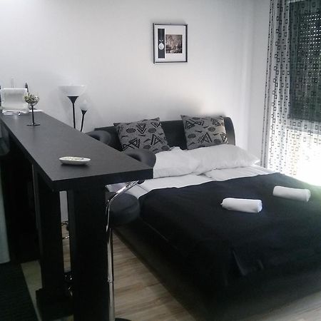 Feszek Apartman Debrecen Kamer foto