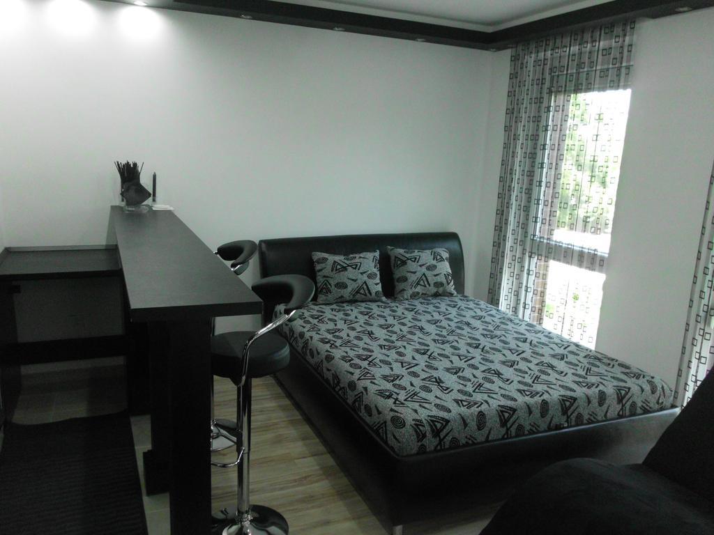 Feszek Apartman Debrecen Kamer foto
