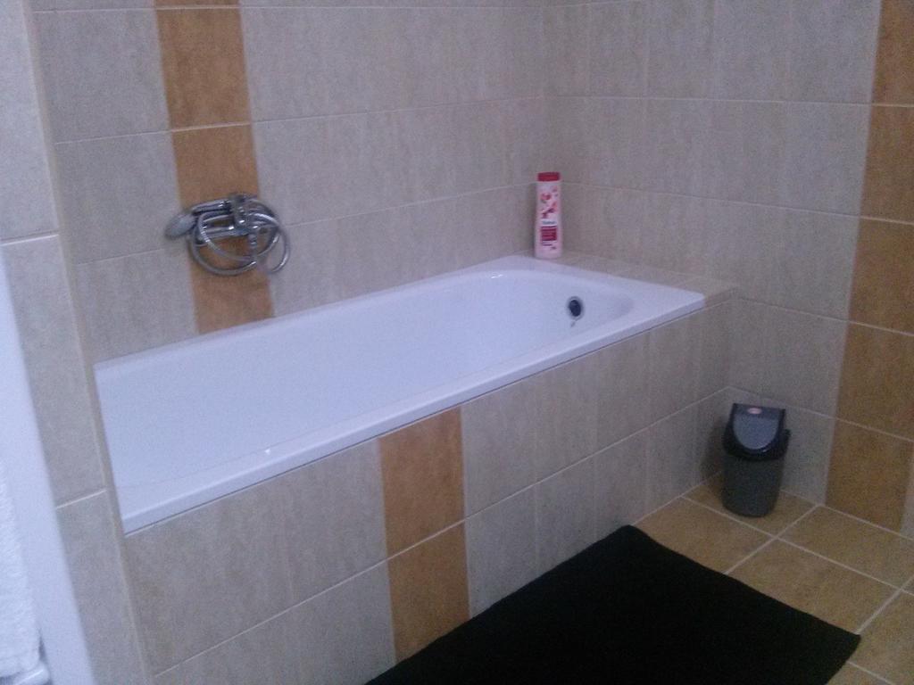 Feszek Apartman Debrecen Kamer foto