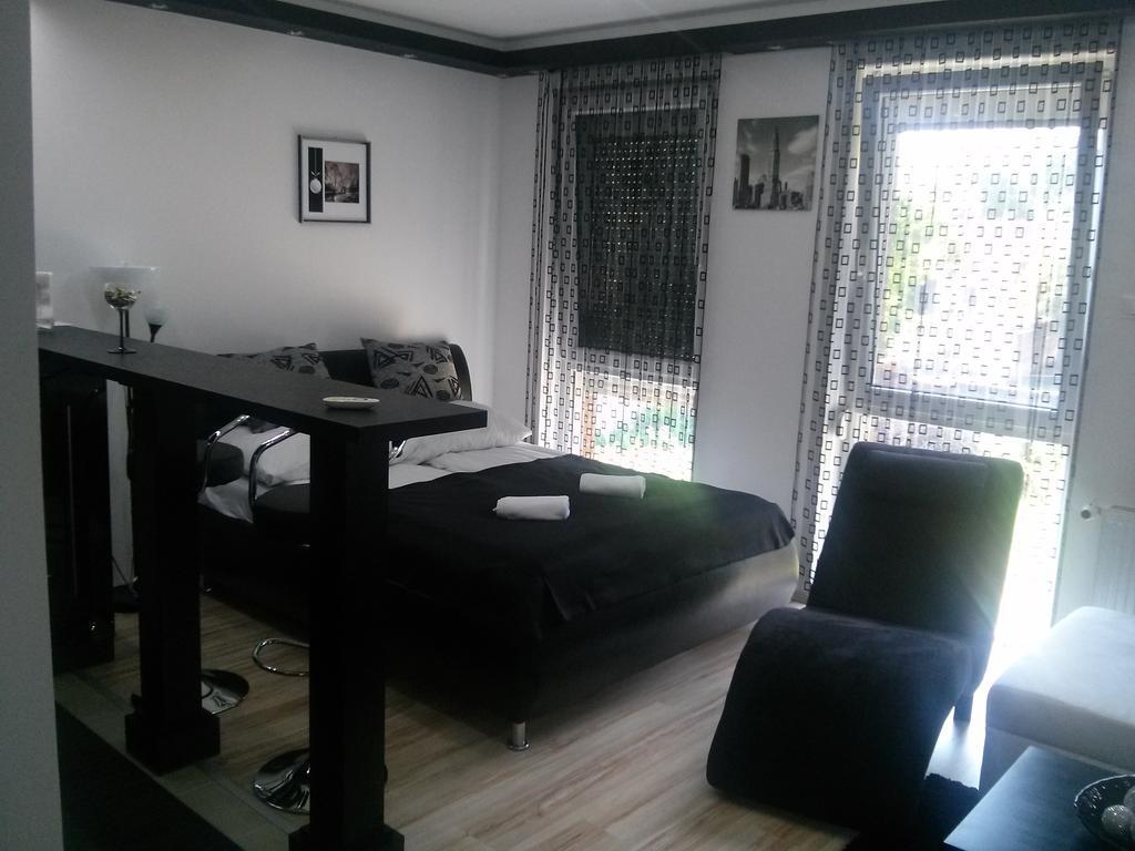Feszek Apartman Debrecen Kamer foto